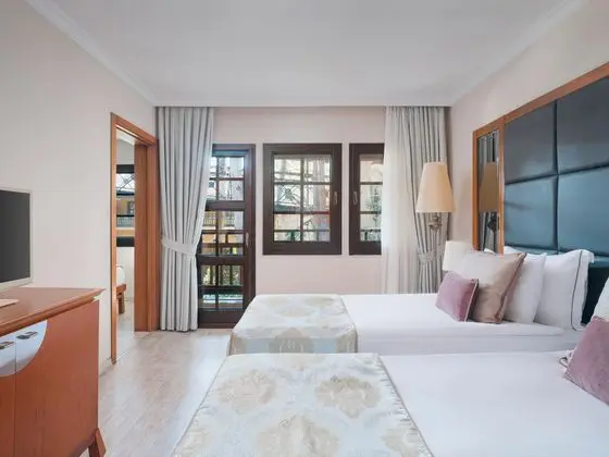 https://images.etstur.com/imgproxy/resize/2560x1440/files/images/hotelImages/etsrooms/516642/Asteria_Family_Resort_Belek_20250603161817_1.jpg