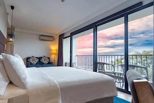 Aston Ocean Suite