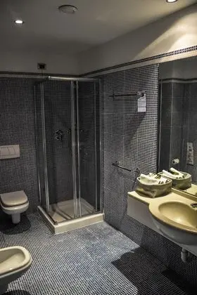 Büyük Yataklı Tek Kişilik Oda