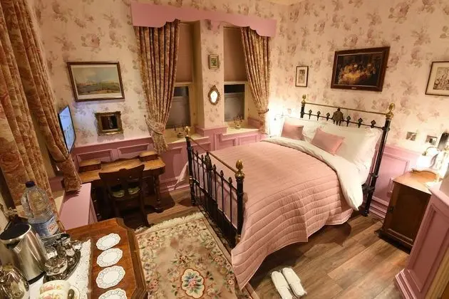Luxury Tek Büyük Yataklı Oda