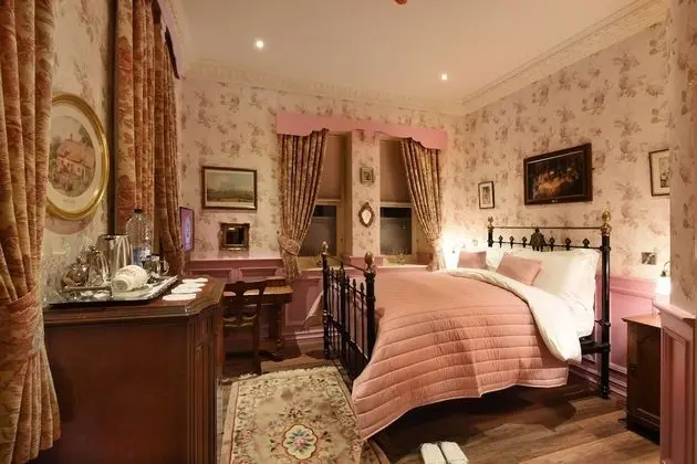 Luxury Tek Büyük Yataklı Oda