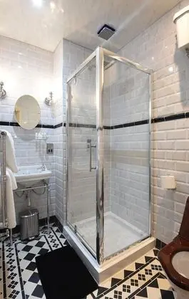 Luxury Tek Büyük Yataklı Oda