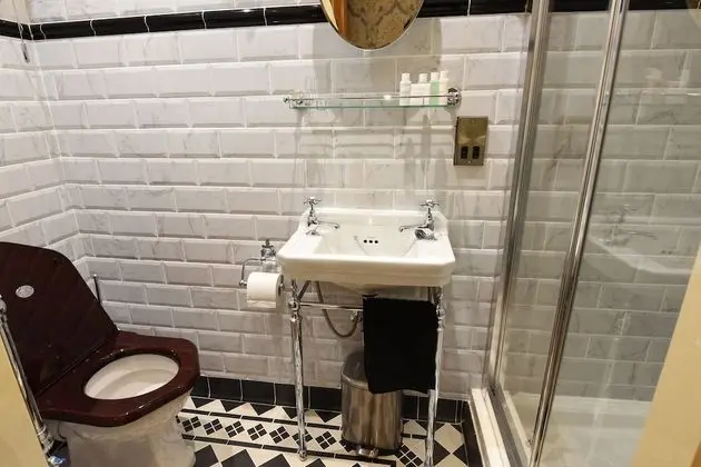 Luxury Tek Büyük Yataklı Oda