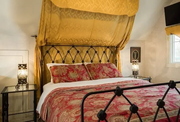 Luxury Tek Büyük Yataklı Oda, 1 Büyük (Queen) Boy Yatak, Jakuzi, Bahçe Manzaralı (Vienna Balconies)