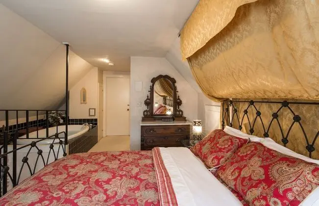 Luxury Tek Büyük Yataklı Oda, 1 Büyük (Queen) Boy Yatak, Jakuzi, Bahçe Manzaralı (Vienna Balconies)
