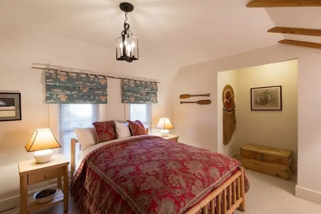 Luxury Tek Büyük Yataklı Oda, 1 Büyük (Queen) Boy Yatak, Şömine, Bahçe Manzaralı (Laredo)