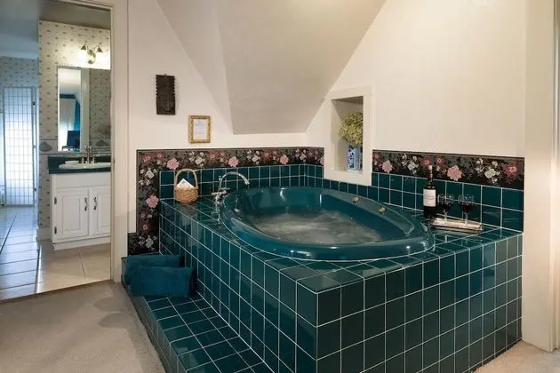 Süit, Birden Çok Yatak, Jakuzi (Hong Kong Retreat)