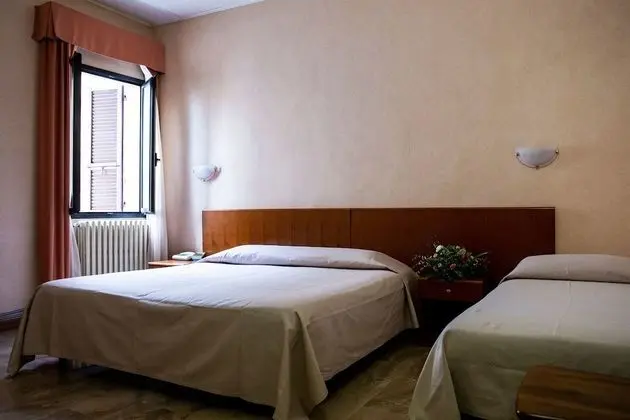 Üç Kişilik Oda