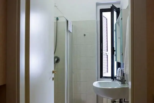 Üç Kişilik Oda
