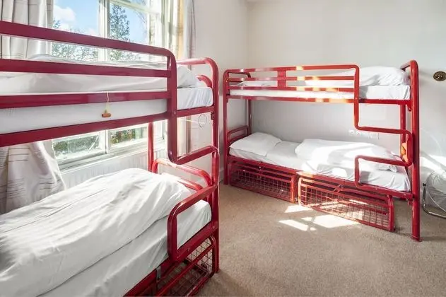 Bed in 6-bed mixed dormitory room ensuite