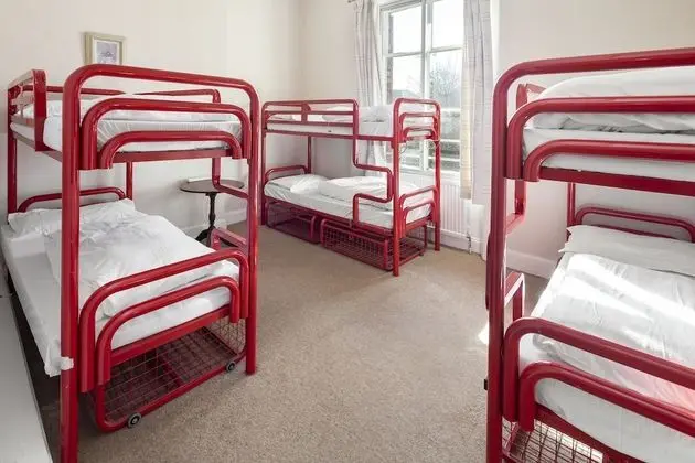 Bed in 6-bed mixed dormitory room ensuite