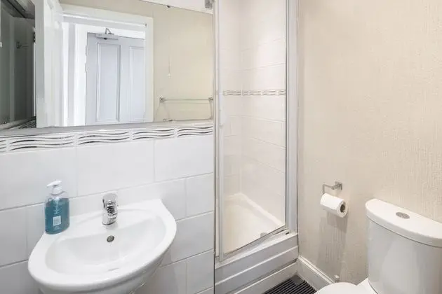 Bed in 6-bed mixed dormitory room ensuite