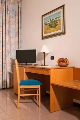 Üç Kişilik Oda
