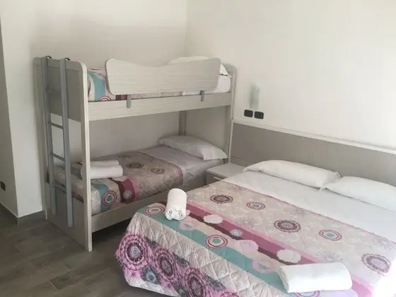 Üç Kişilik Oda, Bahçe Manzaralı