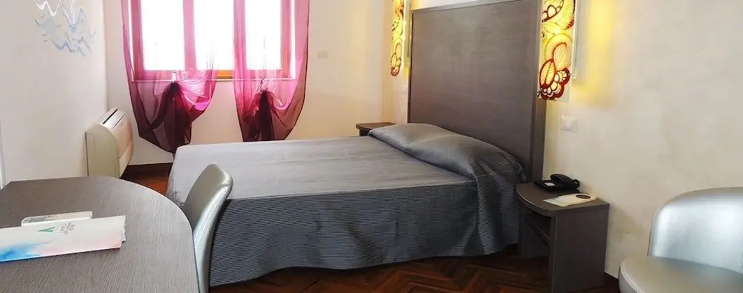 Standard Büyük Yataklı Tek Kişilik Oda