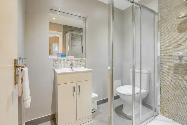 Dört Kişilik Oda, Banyolu/Duşlu