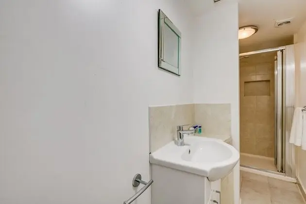 Tek Büyük Yataklı Oda, Banyolu/Duşlu