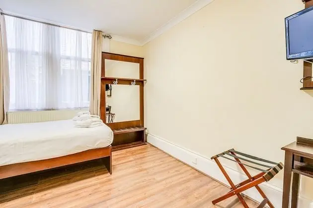 Tek Büyük Yataklı Oda, Banyolu/Duşlu