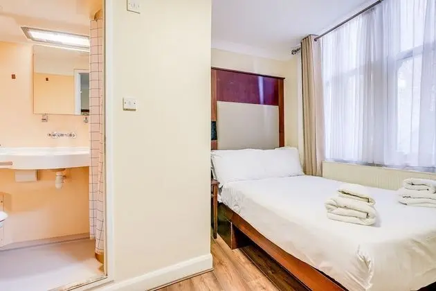 Tek Büyük Yataklı Oda, Banyolu/Duşlu