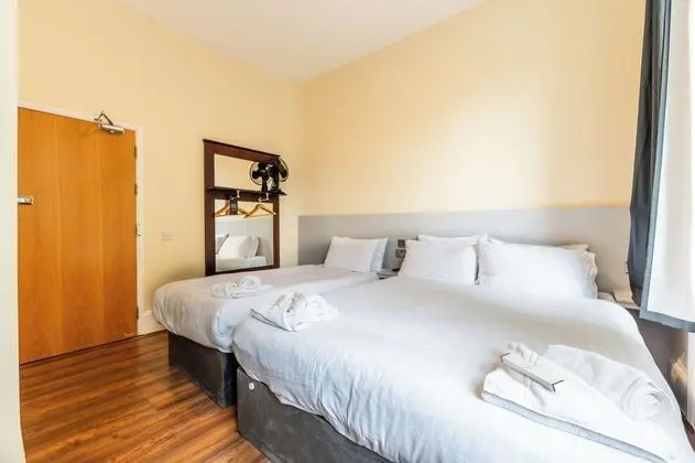 Üç Kişilik Oda, Banyolu/Duşlu (Double & Single Bed)