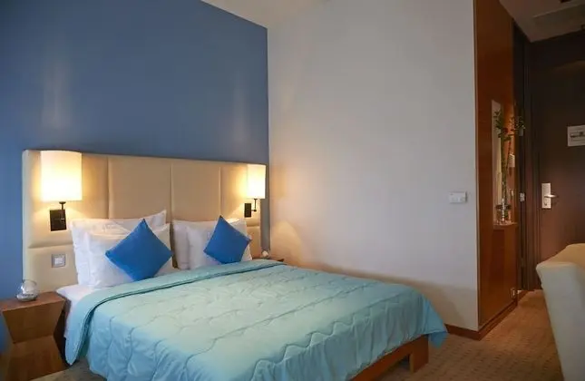 Deluxe Tek Büyük Yataklı Oda, 1 Çift Kişilik Yatak, Balkon, Deniz Manzaralı