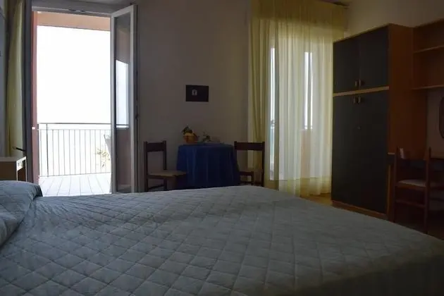 Tek Büyük Yataklı Oda, Balkon, Bahçe Manzaralı