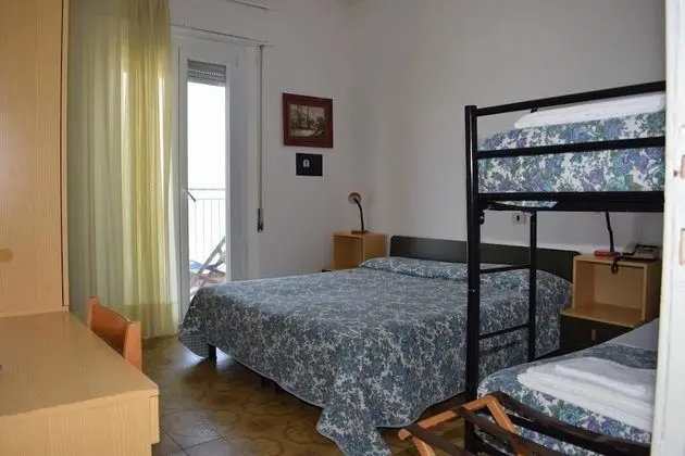 Tek Büyük Yataklı Oda, Balkon, Bahçe Manzaralı