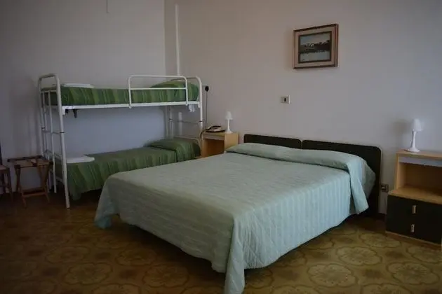 Tek Büyük Yataklı Oda, Balkon, Bahçe Manzaralı