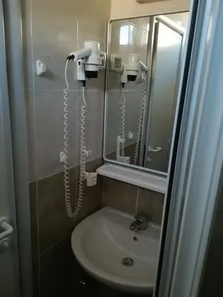 Tek Büyük Yataklı Oda, Balkon, Bahçe Manzaralı