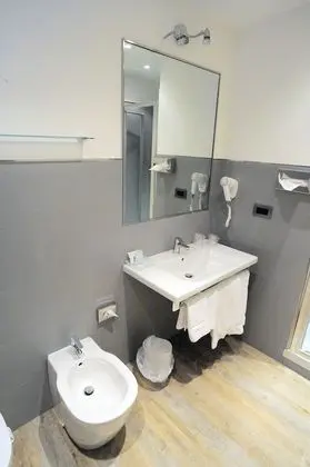 Deluxe Tek Büyük Yataklı Oda, Kısmi Deniz Manzaralı