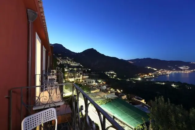 Superior Tek Büyük veya İki Ayrı Yataklı Oda, Balkon, Deniz Manzaralı