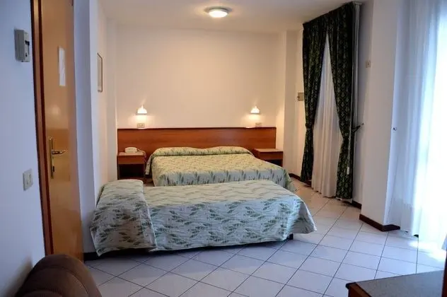 Üç Kişilik Oda
