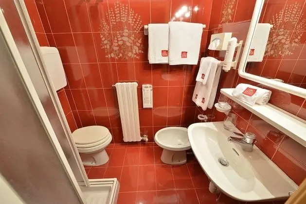 Basic Tek Büyük Yataklı Oda