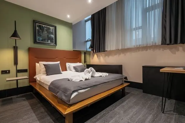 Deluxe Tek Büyük Yataklı Oda