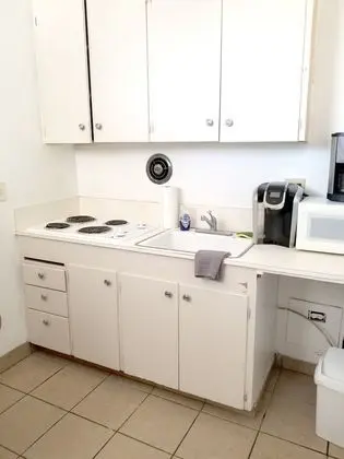 2 Queen Bed 1 Twin Bed and 1 Sofa bed with Kitchenette Non Smoking