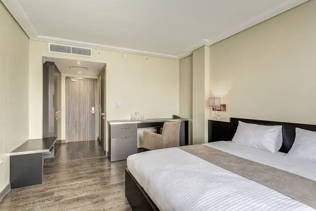 Business Tek Büyük Yataklı Oda