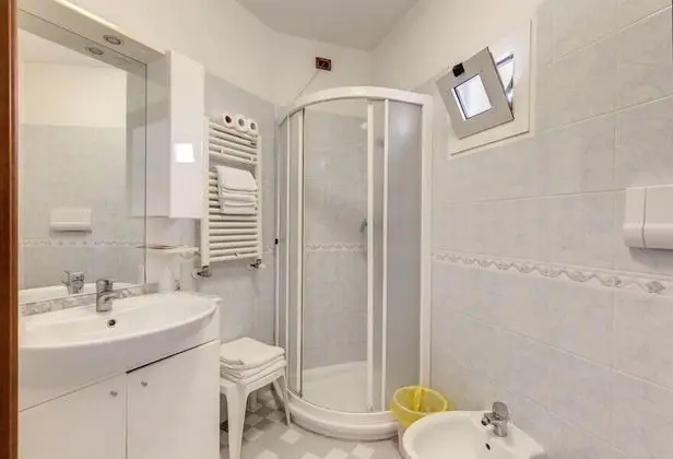 Luxury Süit, Ek Bina