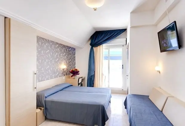 Üç Kişilik Oda