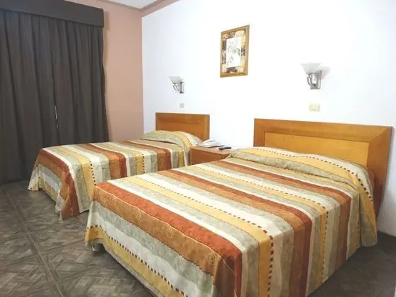 Business Tek Büyük Yataklı Oda, 2 Büyük (Queen) Boy Yatak, Engellilere Uygun, Sigara İçilmez