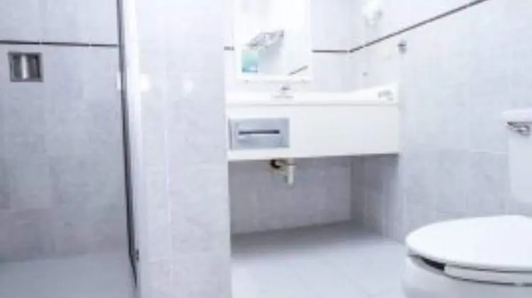 Business Tek Büyük Yataklı Oda, 2 Büyük (Queen) Boy Yatak, Engellilere Uygun, Sigara İçilmez