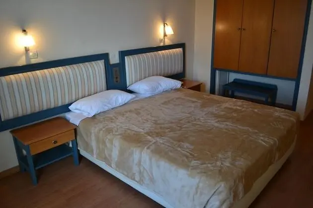 1 Çift Kişilik Veya 2 Tek Kişilik Yatak Land View