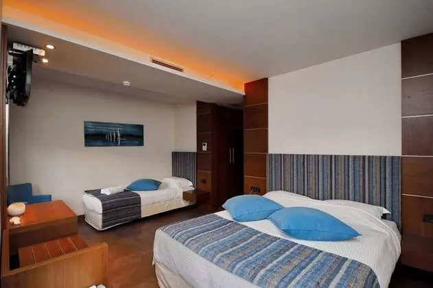 Üç Kişilik Oda, Şehir Manzaralı