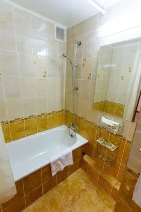 Standard Oda, 1 Büyük (Queen) Boy Yatak