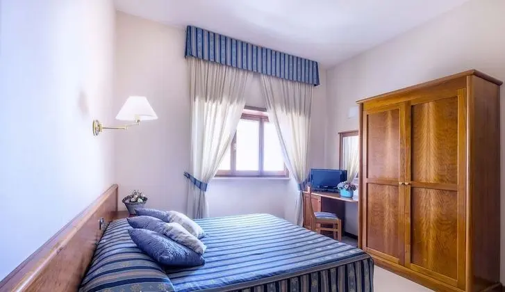 Comfort Tek Büyük veya İki Ayrı Yataklı Oda