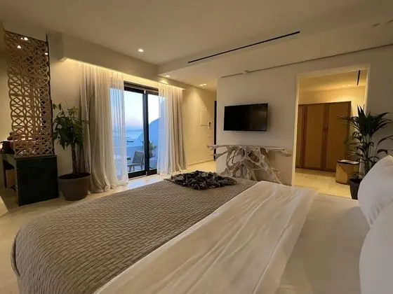 Master Suite, Private Pool, Sea View