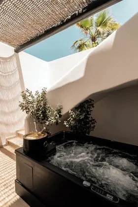 Superior Room, Outdoor Jetted Tub