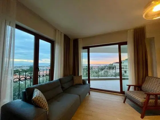 Aile Suiti, Deniz ve Dağ Manzaralı, Balkonlu