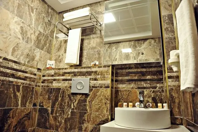 Triple,Şehir Manzaralı