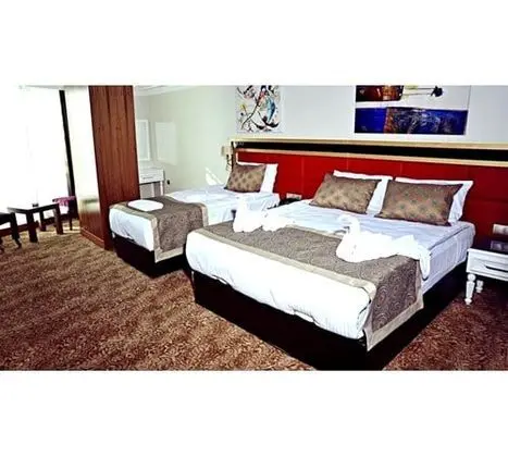 Triple,Şehir Manzaralı