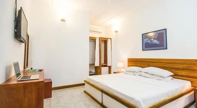 Standard Tek Büyük Yataklı Oda, Havuz Manzaralı